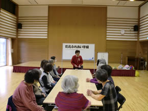 花北ふれあい学級第5回「笑って動いておもしろ体験」のようす