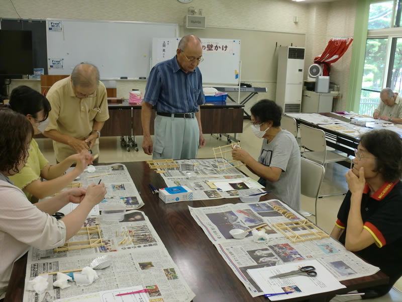 手づくり教室「組子の壁掛け」のようす