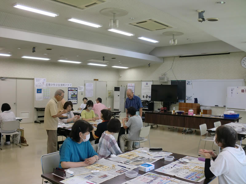 手づくり教室「組子の壁掛け」のようす